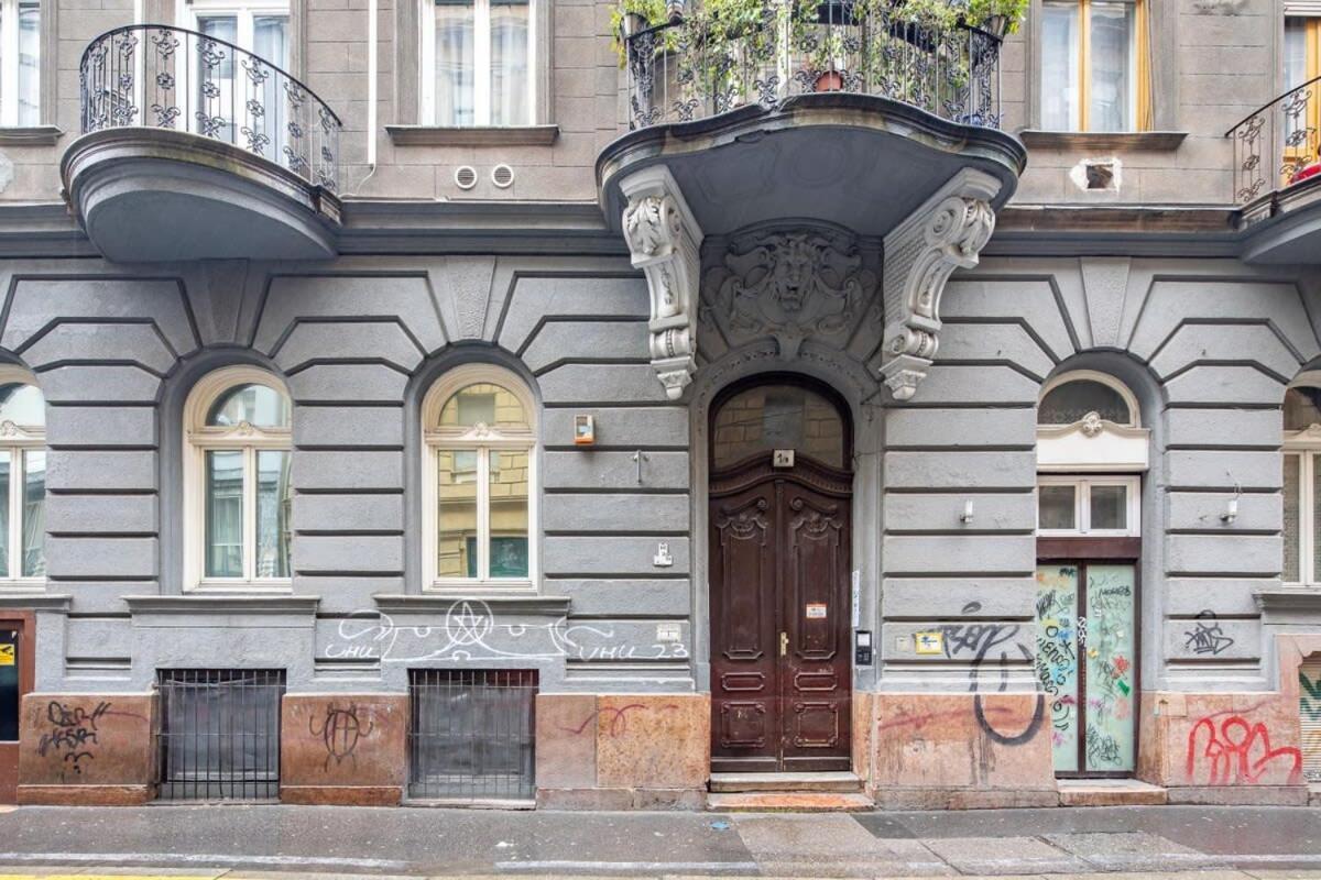 - New - Comfy Ac Budapeste