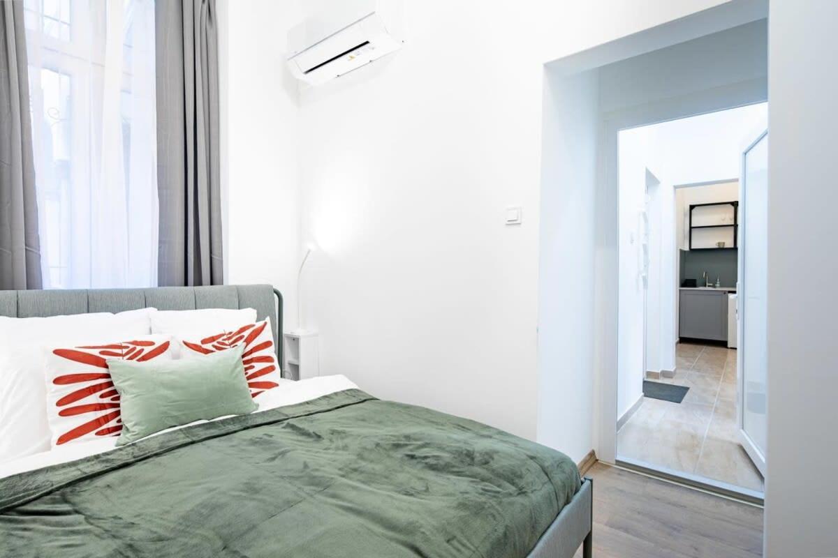 - New - Comfy Ac Budapeste