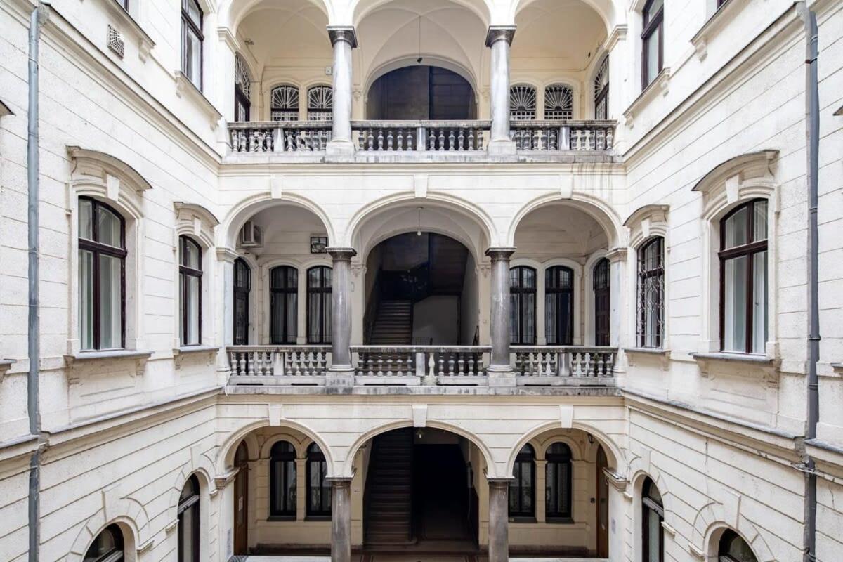 - New - Comfy Ac * Budapeste